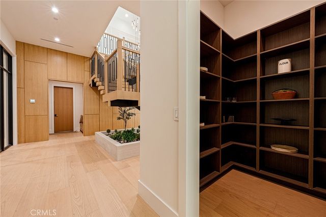 16258 Bertella Drive, Encino, CA 91436