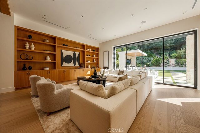 16258 Bertella Drive, Encino, CA 91436