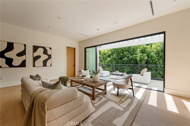 16258 Bertella Drive, Encino, CA 91436