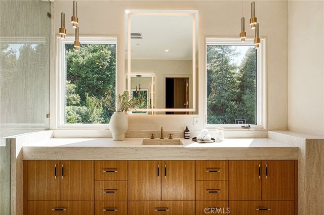 16258 Bertella Drive, Encino, CA 91436