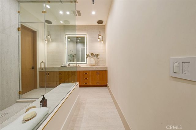 16258 Bertella Drive, Encino, CA 91436