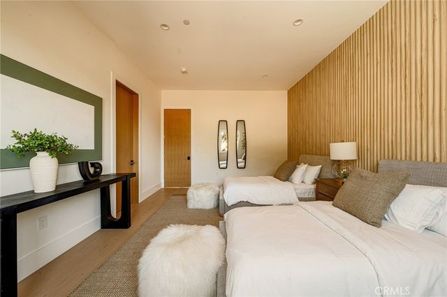 16258 Bertella Drive, Encino, CA 91436
