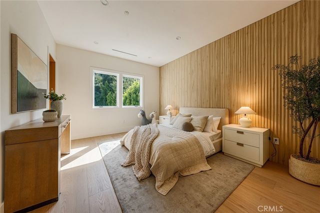 16258 Bertella Drive, Encino, CA 91436