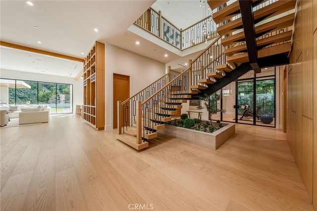 16258 Bertella Drive, Encino, CA 91436