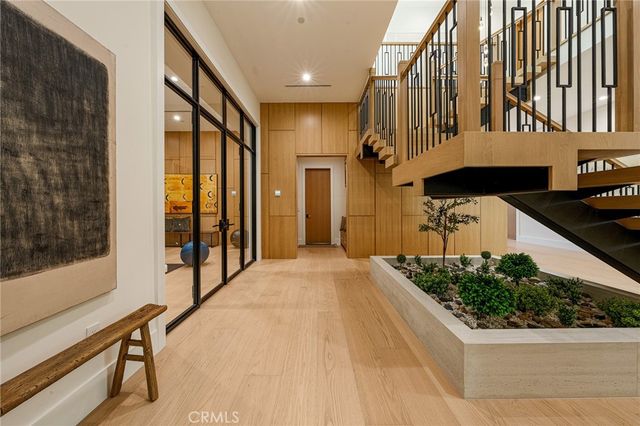 16258 Bertella Drive, Encino, CA 91436