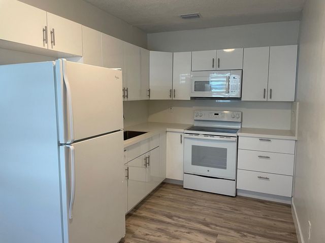 630 N 69th Avenue, Hollywood, FL 33024