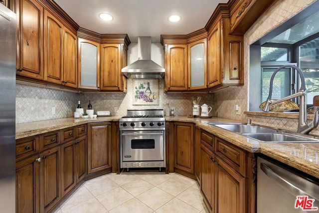 9039 Ashcroft Avenue, West Hollywood, CA 90048