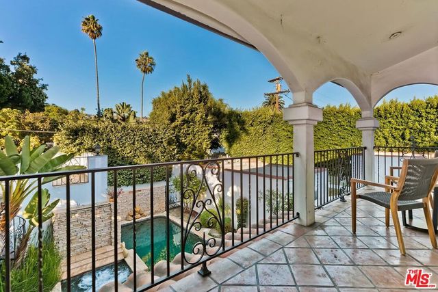 9039 Ashcroft Avenue, West Hollywood, CA 90048