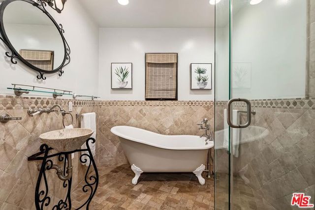 9039 Ashcroft Avenue, West Hollywood, CA 90048