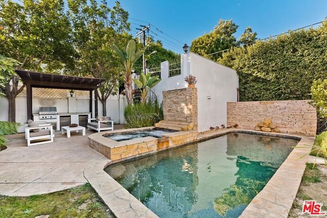 9039 Ashcroft Avenue, West Hollywood, CA 90048