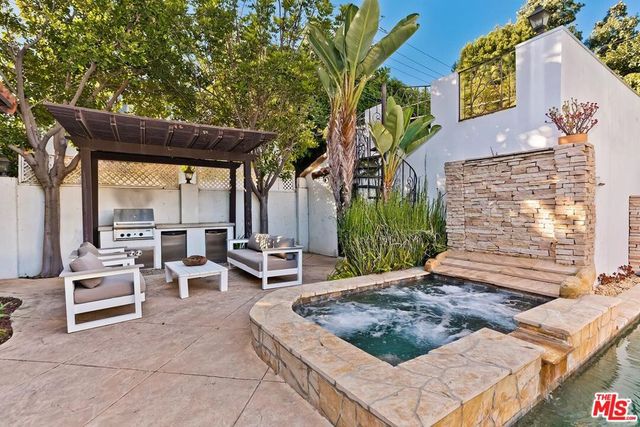 9039 Ashcroft Avenue, West Hollywood, CA 90048