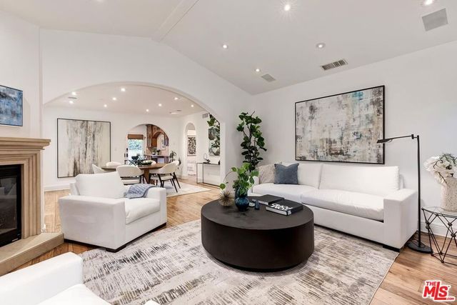 9039 Ashcroft Avenue, West Hollywood, CA 90048