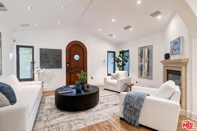 9039 Ashcroft Avenue, West Hollywood, CA 90048