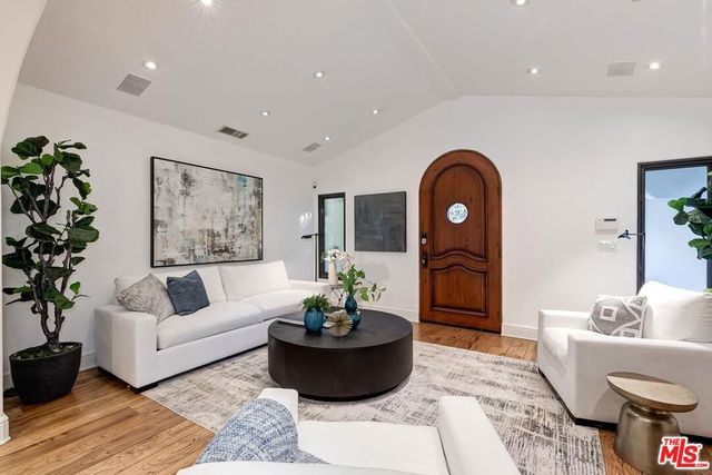 9039 Ashcroft Avenue, West Hollywood, CA 90048