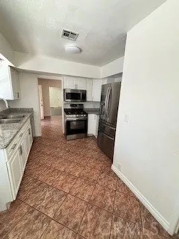 345 E college Street, Covina, CA 91724