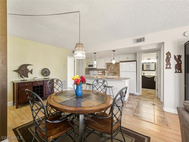 272 Palm DR 52, Naples, FL 34112