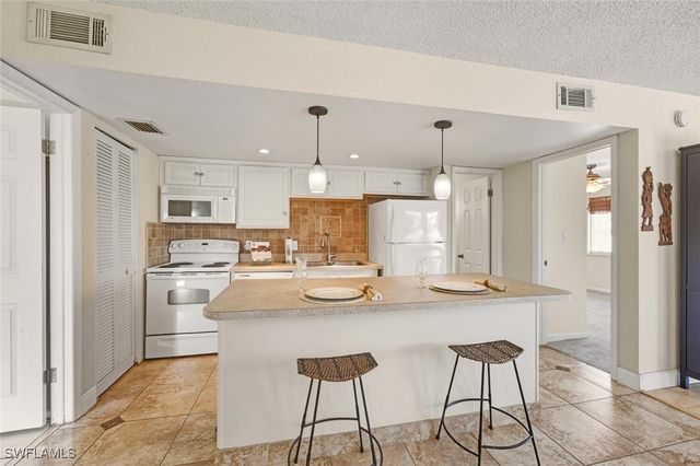 272 Palm DR 52, Naples, FL 34112