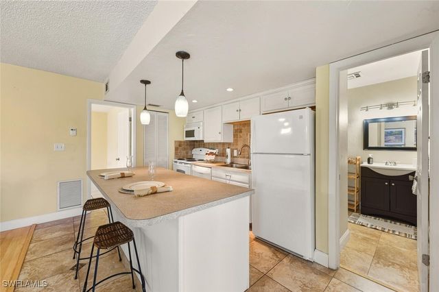 272 Palm DR 52, Naples, FL 34112