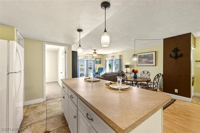 272 Palm DR 52, Naples, FL 34112