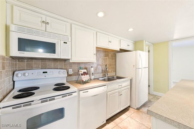 272 Palm DR 52, Naples, FL 34112