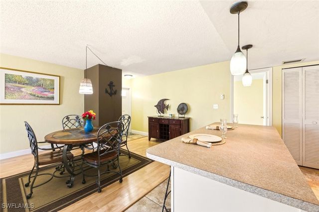 272 Palm DR 52, Naples, FL 34112