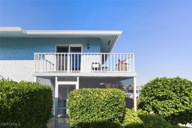 272 Palm DR 52, Naples, FL 34112