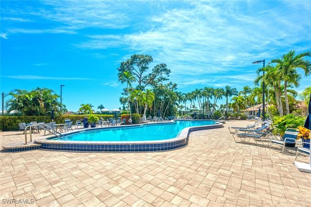 272 Palm DR 52, Naples, FL 34112
