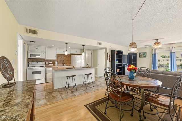 272 Palm DR 52, Naples, FL 34112