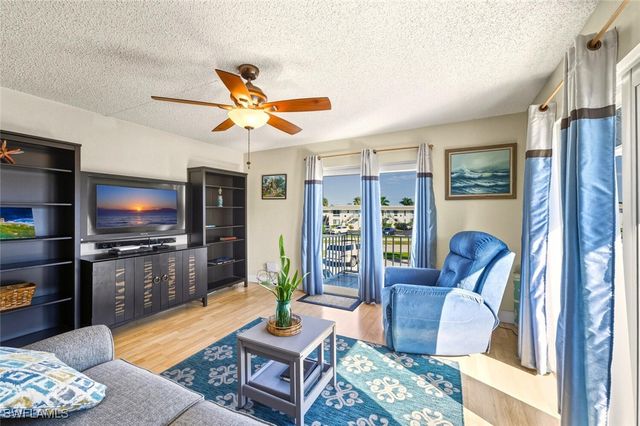 272 Palm DR 52, Naples, FL 34112