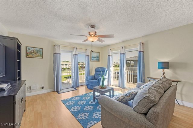 272 Palm DR 52, Naples, FL 34112