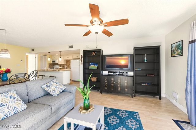 272 Palm DR 52, Naples, FL 34112