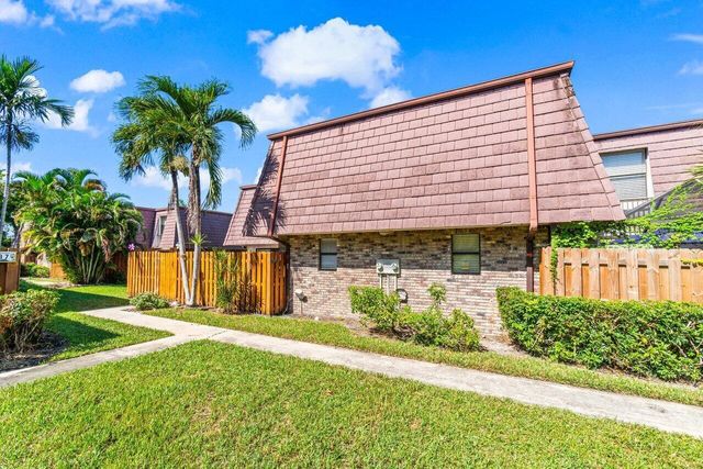 7529 E Courtyard Run E, Boca Raton, FL 33433