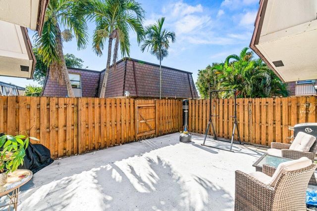 7529 E Courtyard Run E, Boca Raton, FL 33433