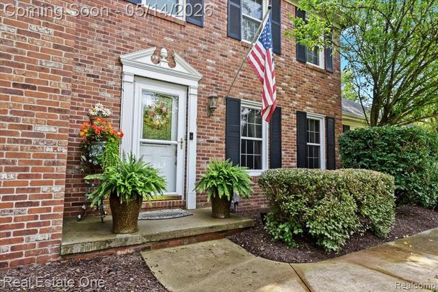 11163 Sand Crane Way, South Lyon, MI 48178