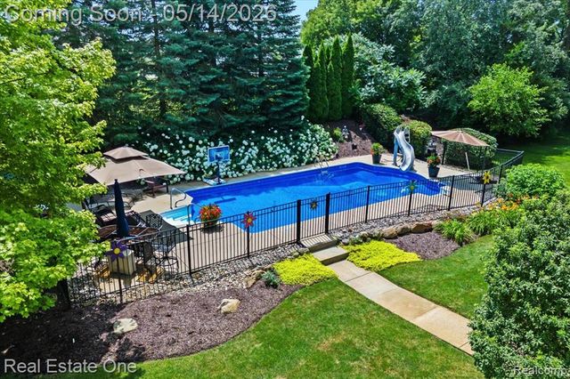 11163 Sand Crane Way, South Lyon, MI 48178