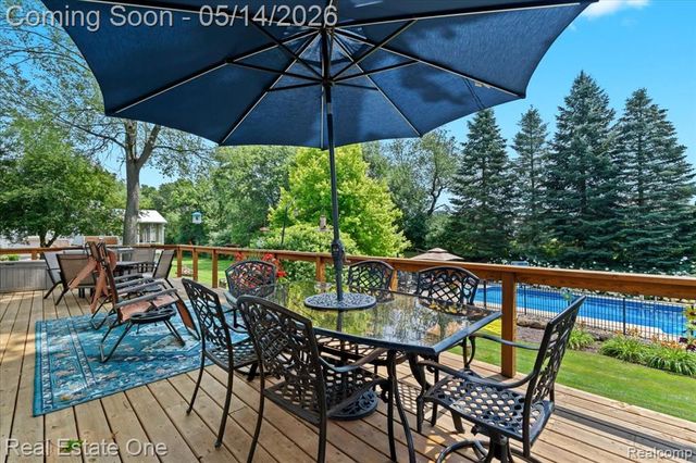 11163 Sand Crane Way, South Lyon, MI 48178