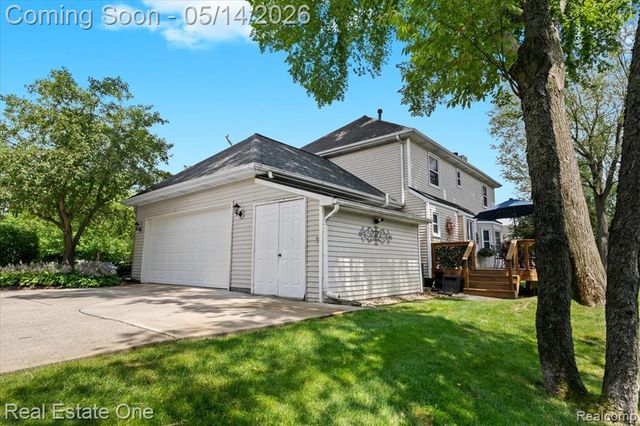11163 Sand Crane Way, South Lyon, MI 48178
