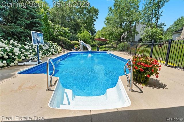 11163 Sand Crane Way, South Lyon, MI 48178