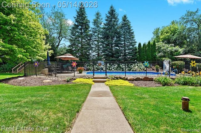 11163 Sand Crane Way, South Lyon, MI 48178