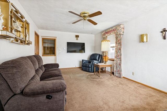 1617 N Hickory Street, Crest Hill, IL 60403