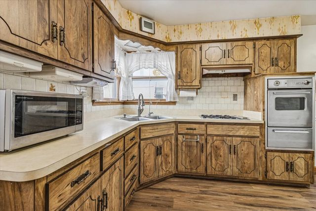 1617 N Hickory Street, Crest Hill, IL 60403