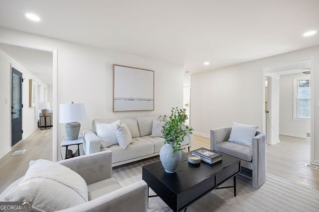 150 N POND Court, Roswell, GA 30076