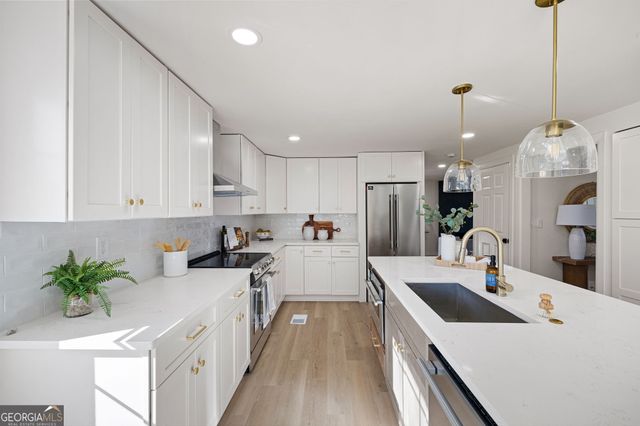 150 N POND Court, Roswell, GA 30076