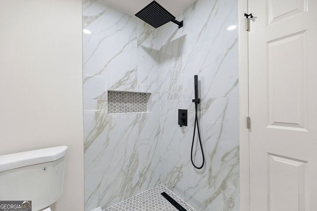 150 N POND Court, Roswell, GA 30076