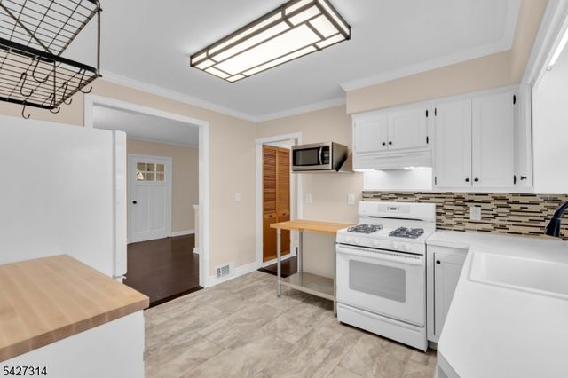 58 Locust Dr, Kenilworth Boro, NJ 07033