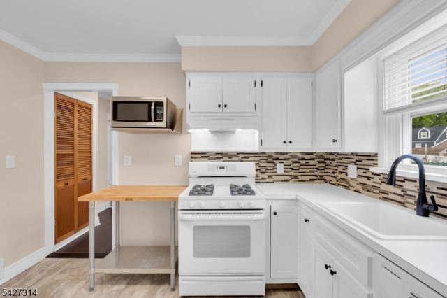 58 Locust Dr, Kenilworth Boro, NJ 07033