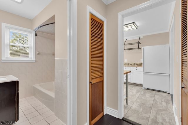 58 Locust Dr, Kenilworth Boro, NJ 07033
