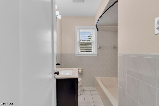 58 Locust Dr, Kenilworth Boro, NJ 07033