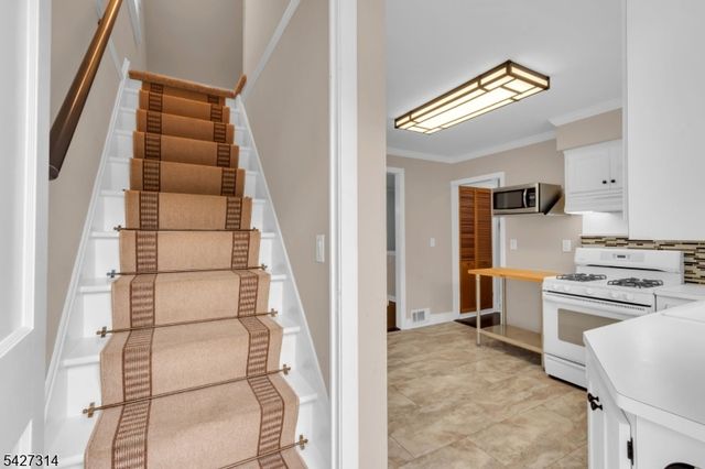58 Locust Dr, Kenilworth Boro, NJ 07033