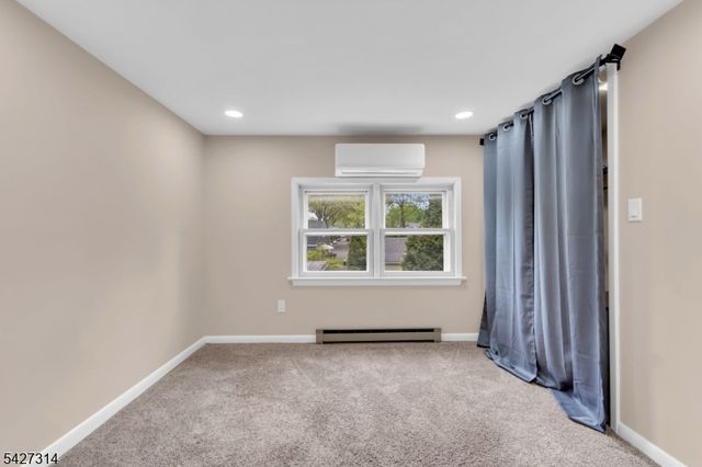 58 Locust Dr, Kenilworth Boro, NJ 07033